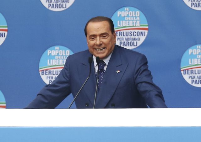 Στηρίζει την κυβέρνηση, πυρά (ξανά) κατά των δικαστών από Μπερλουσκόνι